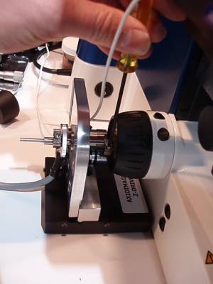  Figure 9: Tightening the drive shaft clamp